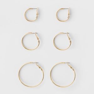 Gold hoop earrings set